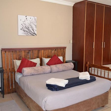 A & R Guesthouse Bloemfontein Exterior foto