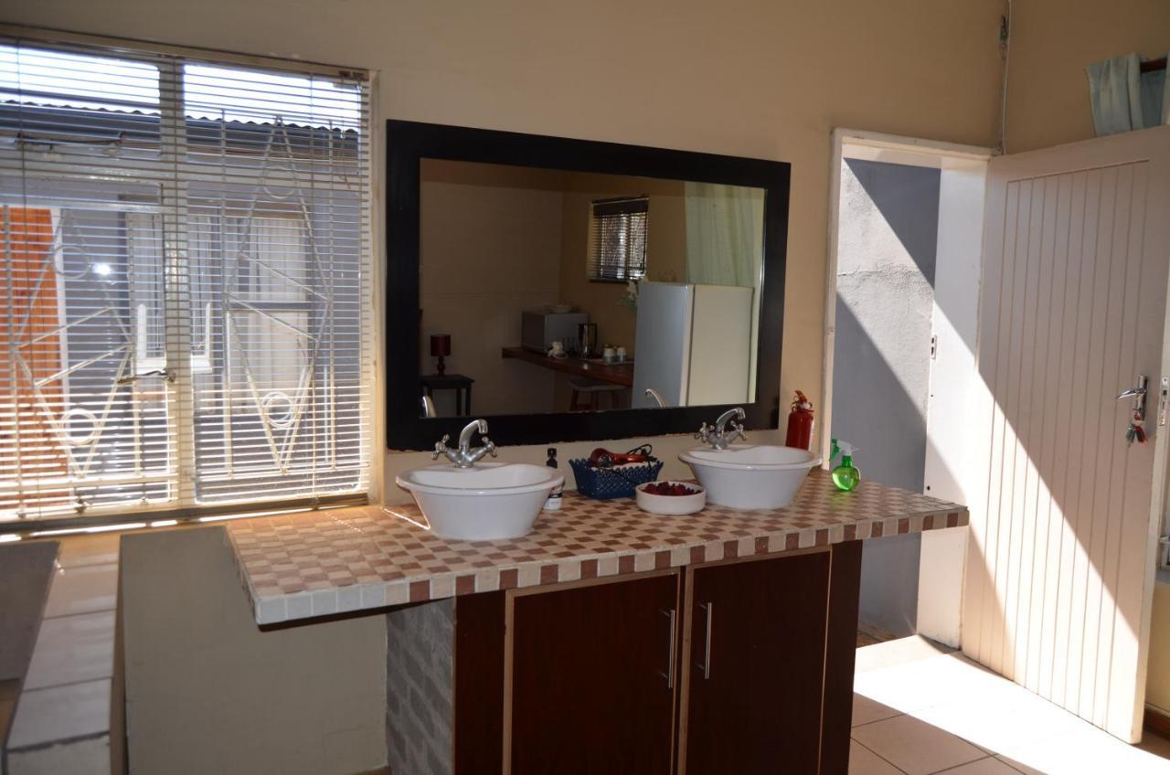 A & R Guesthouse Bloemfontein Exterior foto