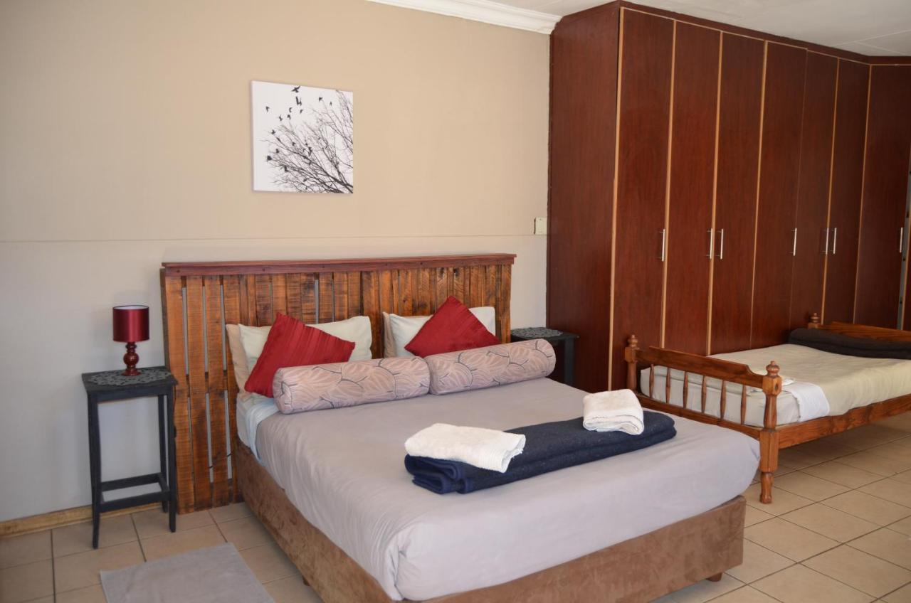 A & R Guesthouse Bloemfontein Exterior foto