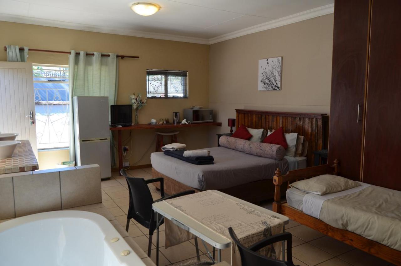 A & R Guesthouse Bloemfontein Exterior foto
