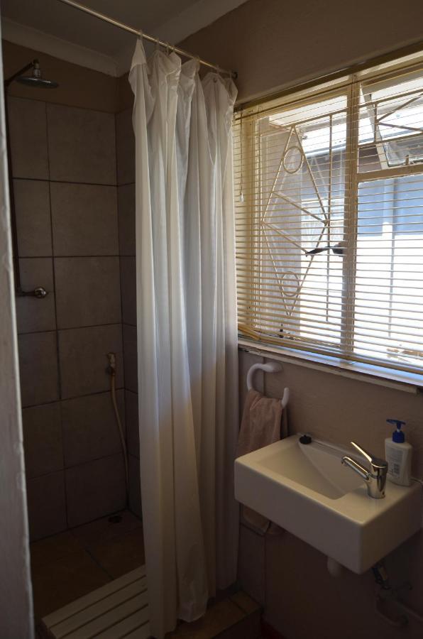 A & R Guesthouse Bloemfontein Exterior foto