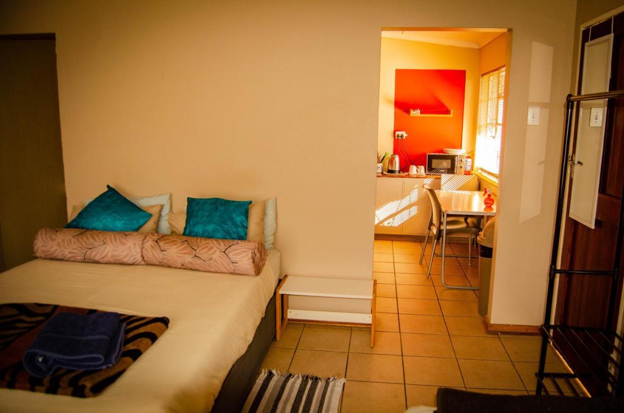 A & R Guesthouse Bloemfontein Exterior foto