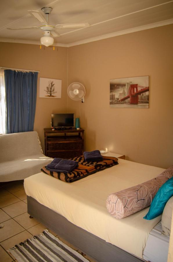 A & R Guesthouse Bloemfontein Exterior foto