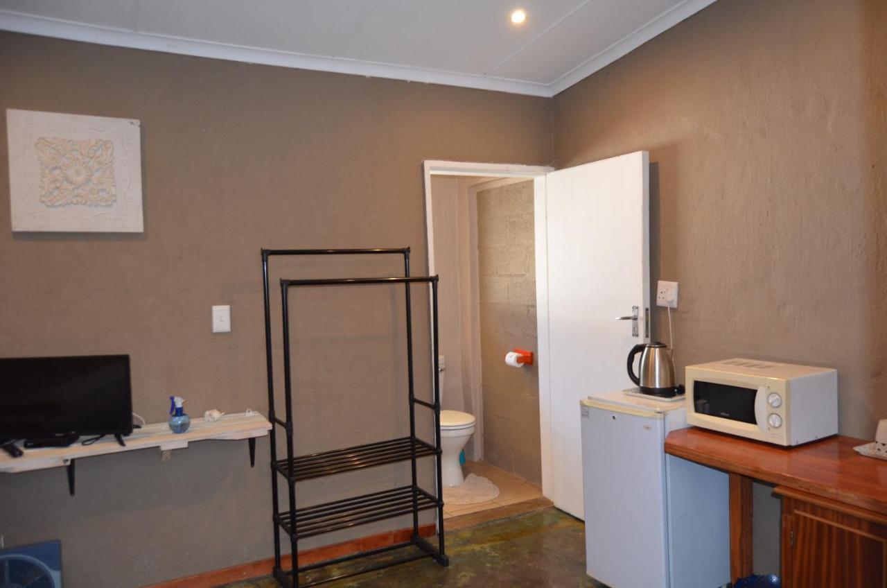 A & R Guesthouse Bloemfontein Exterior foto